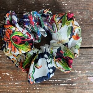 💐Anthropologie Camilla Silk  Hair Scrunchie